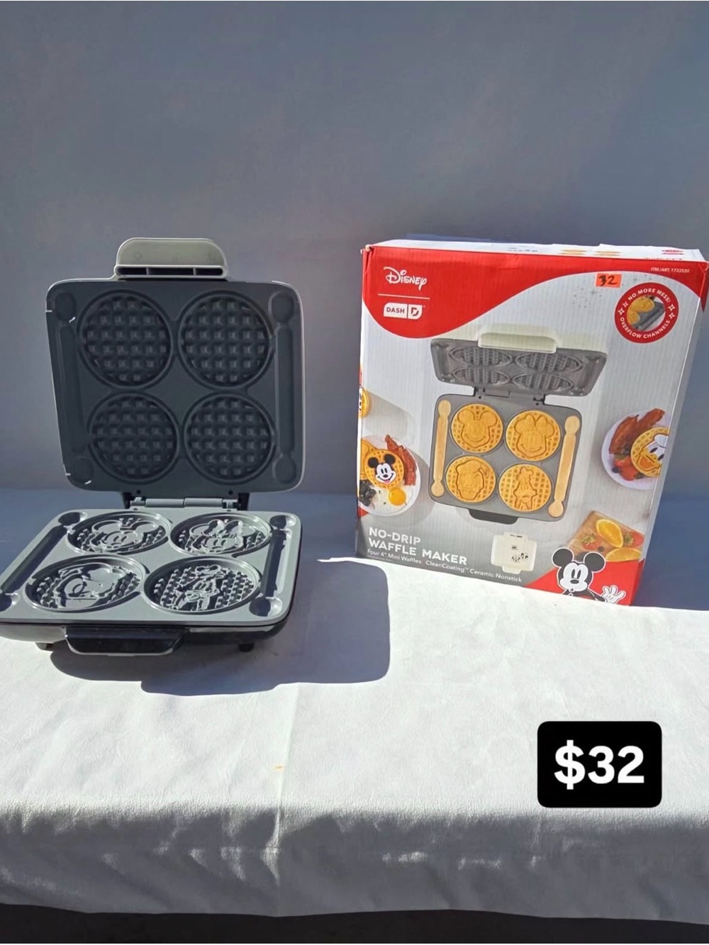 Disney Dash No Drip Mickey 4-Circle Waffle Maker